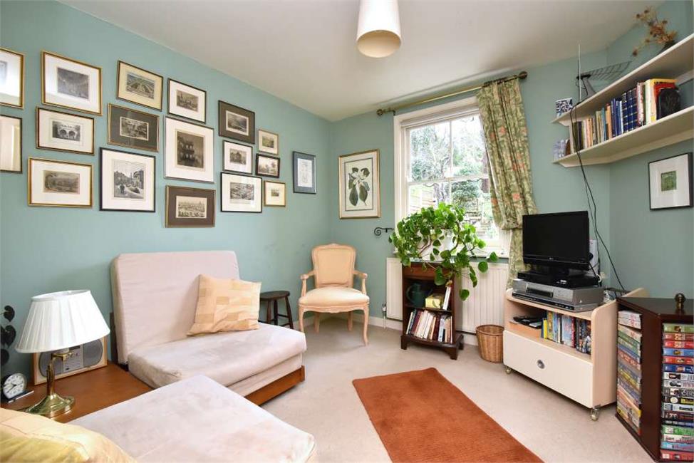 3 Bedroom House SE23 3QY Honor Oak Rise Pickwick Estates