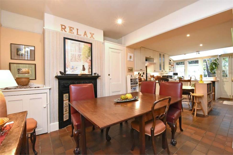 3 Bedroom House SE23 3QY Honor Oak Rise Pickwick Estates