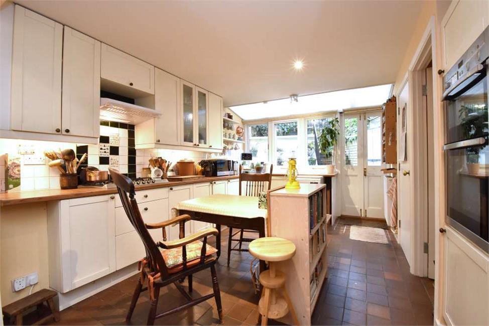 3 Bedroom House SE23 3QY Honor Oak Rise Pickwick Estates