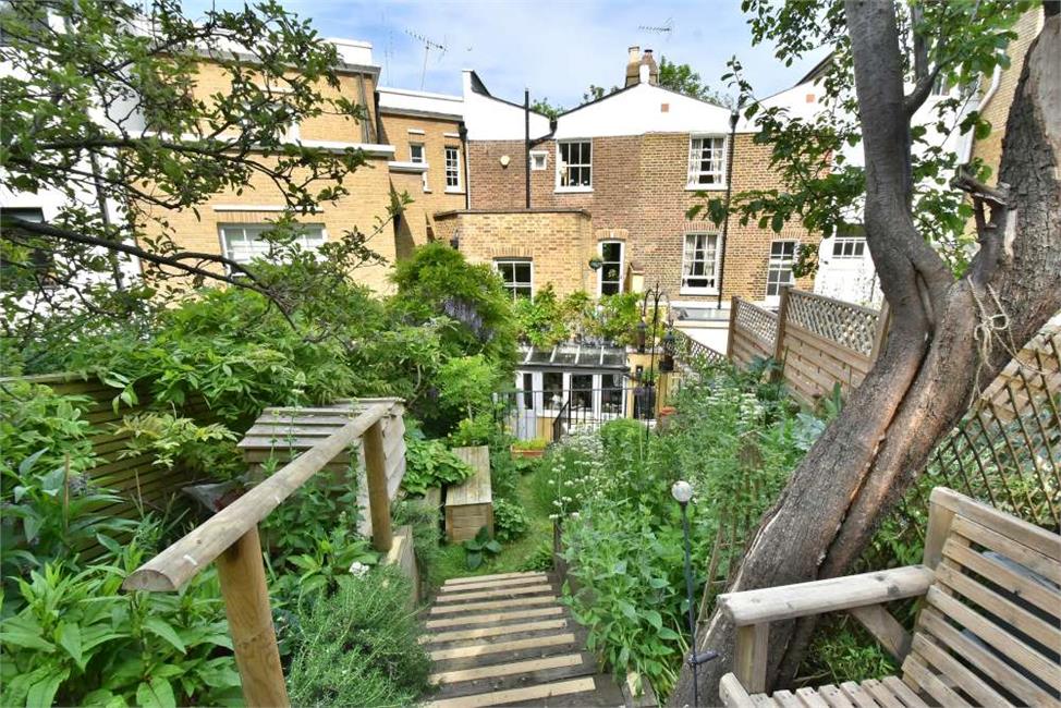 3 Bedroom House SE23 3QY Honor Oak Rise Pickwick Estates