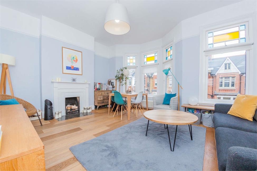 3 Bedroom Flat SE22 8QA Glengarry Road Pickwick Estates