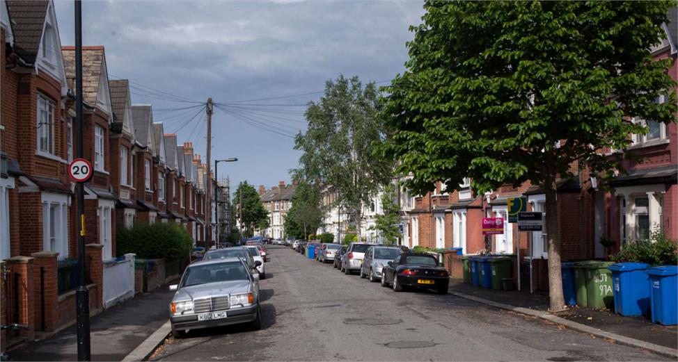 3 Bedroom Flat SE22 8QA Glengarry Road Pickwick Estates