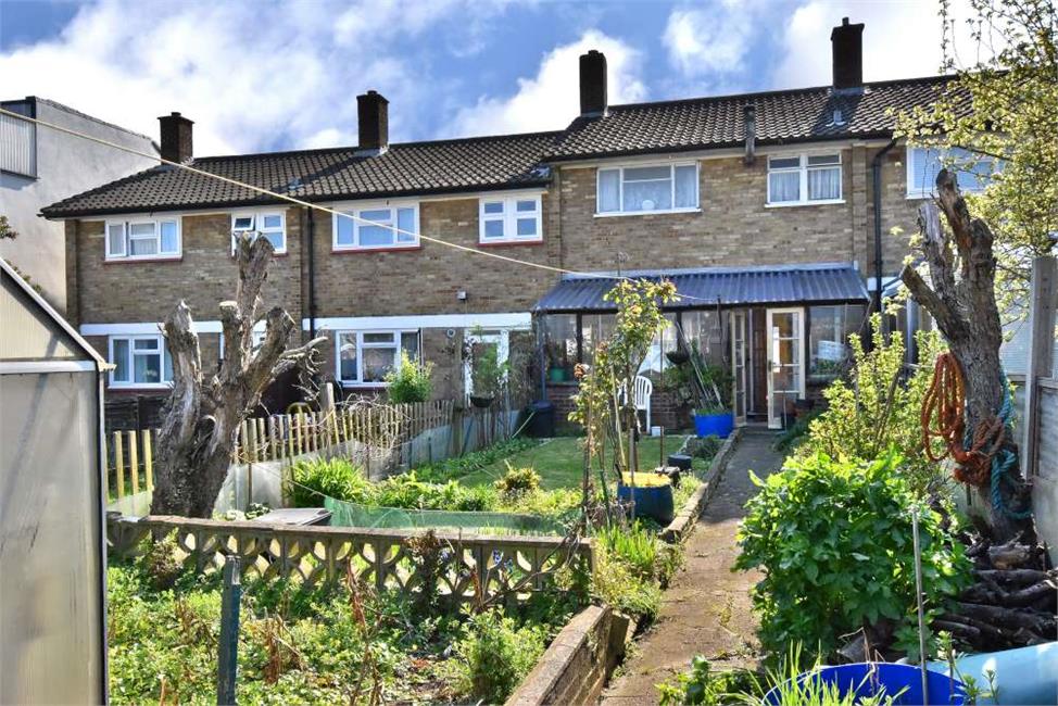 3 Bedroom House SE4 2DE Eddystone Road Pickwick Estates