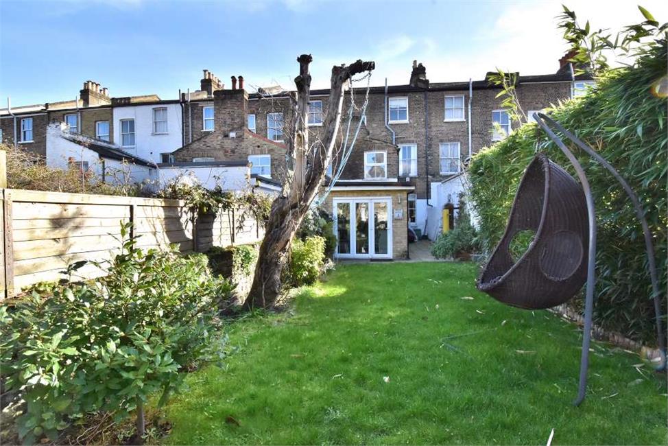 4 Bedroom House SE23 1EG Herschell Road Pickwick Estates