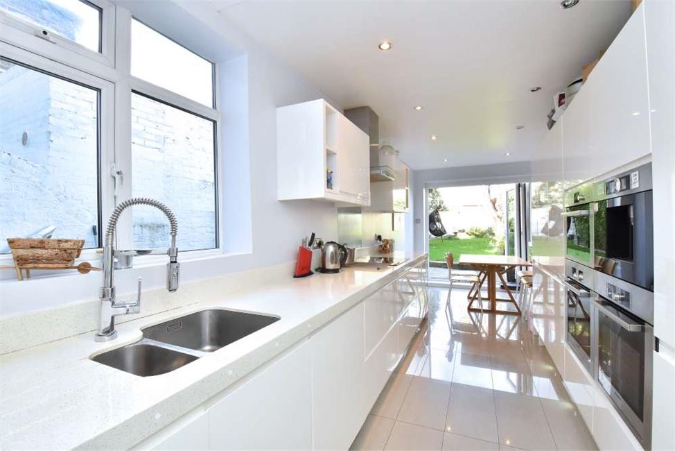 4 Bedroom House SE23 1EG Herschell Road Pickwick Estates