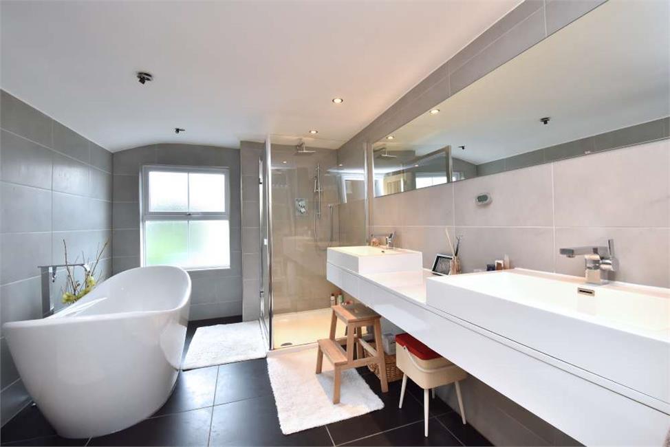 4 Bedroom House SE23 1EG Herschell Road Pickwick Estates