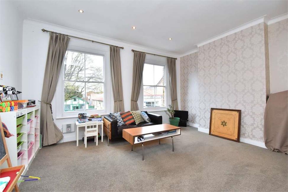 4 Bedroom House SE23 1EG Herschell Road Pickwick Estates