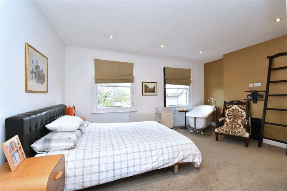 4 Bedroom House SE23 1EG Herschell Road Pickwick Estates