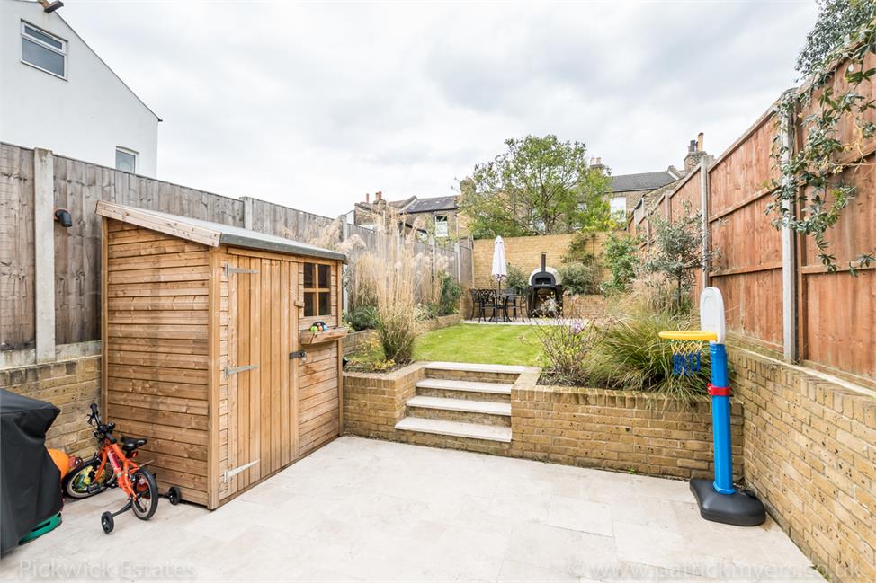 4 Bedroom House SE22 9HQ Fellbrigg Road Pickwick Estates