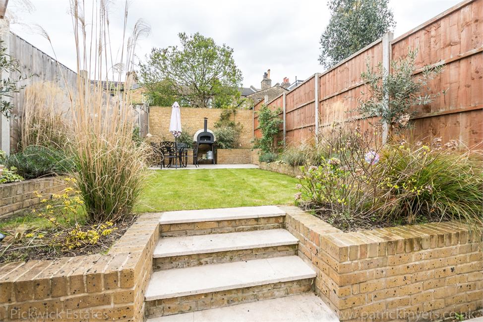 4 Bedroom House SE22 9HQ Fellbrigg Road Pickwick Estates