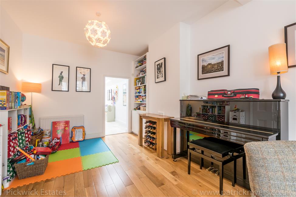4 Bedroom House SE22 9HQ Fellbrigg Road Pickwick Estates