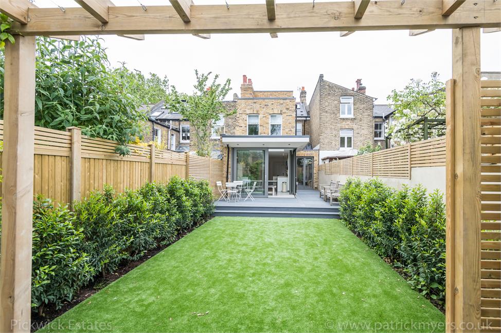 4 Bedroom House SE22 0LN Piermont Road Pickwick Estates