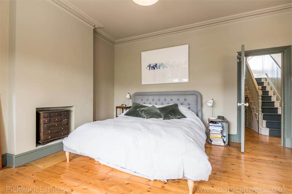 4 Bedroom House SE22 0LN Piermont Road Pickwick Estates