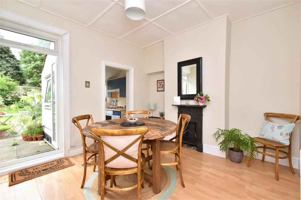 3 Bedroom House SE6 1XJ Glenfarg Road Pickwick Estates