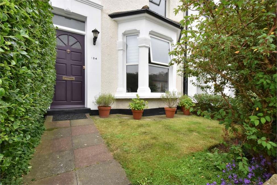 3 Bedroom House SE6 1XJ Glenfarg Road Pickwick Estates