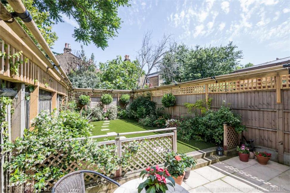 4 Bedroom House SE22 8SA Melbourne Grove Pickwick Estates