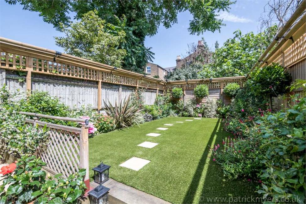 4 Bedroom House SE22 8SA Melbourne Grove Pickwick Estates