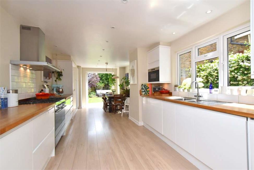 3 Bedroom House SE23 2SH Elsinore Road Pickwick Estates