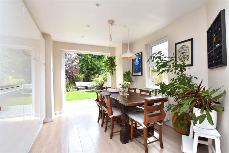 3 Bedroom House SE23 2SH Elsinore Road Pickwick Estates