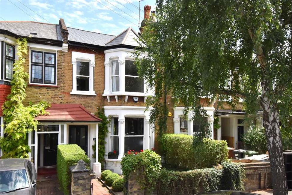 3 Bedroom House SE23 2SH Elsinore Road Pickwick Estates