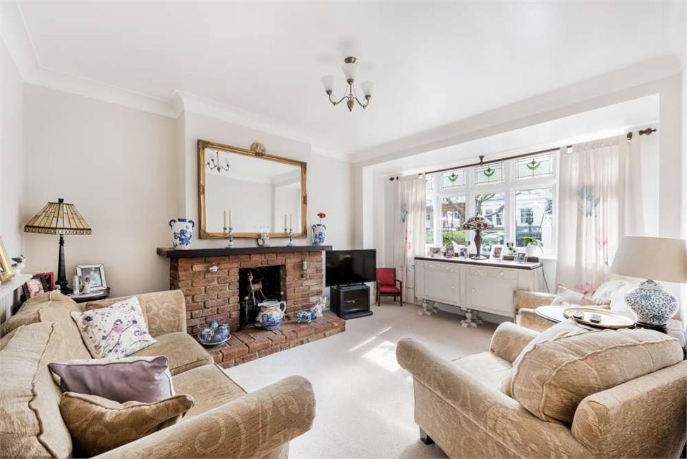 3 Bedroom House SE23 3AP Canonbie Road Pickwick Estates