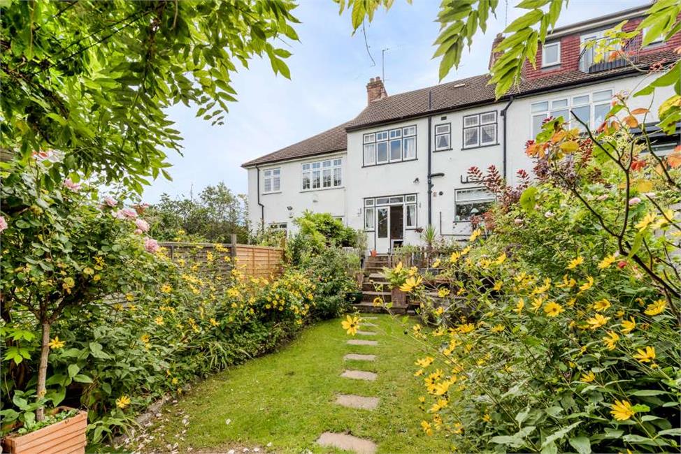 3 Bedroom House SE23 3AP Canonbie Road Pickwick Estates