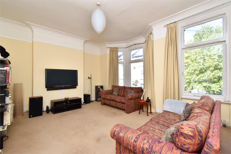 3 Bedroom Flat SE22 8QA Glengarry Road Pickwick Estates