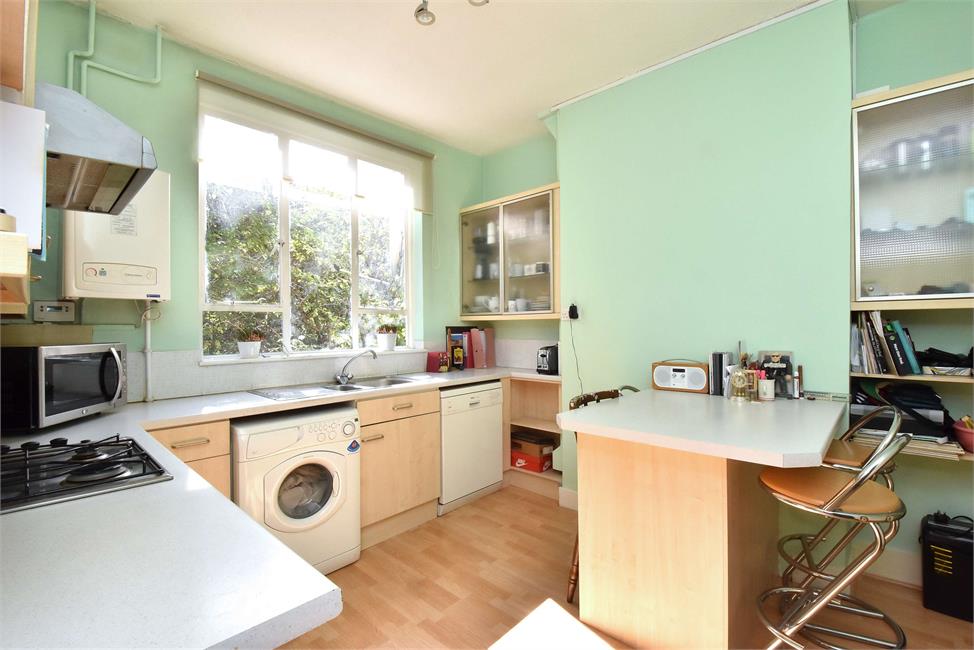 3 Bedroom Flat SE22 8QA Glengarry Road Pickwick Estates
