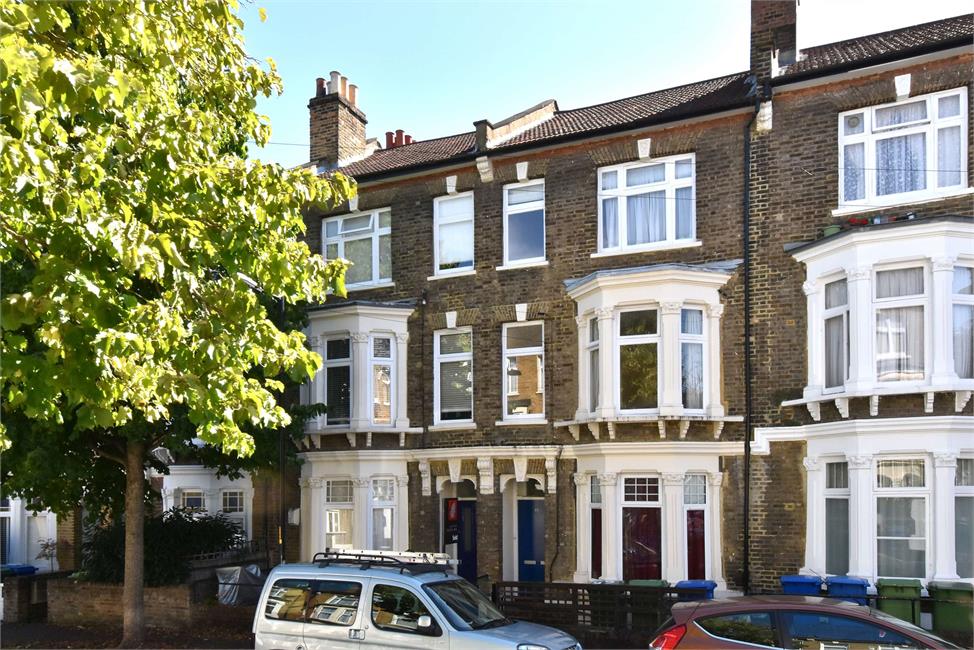 3 Bedroom Flat SE22 8QA Glengarry Road Pickwick Estates
