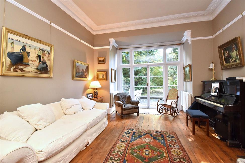 2 Bedroom Flat SE13 7PN Blackheath Rise Pickwick Estates