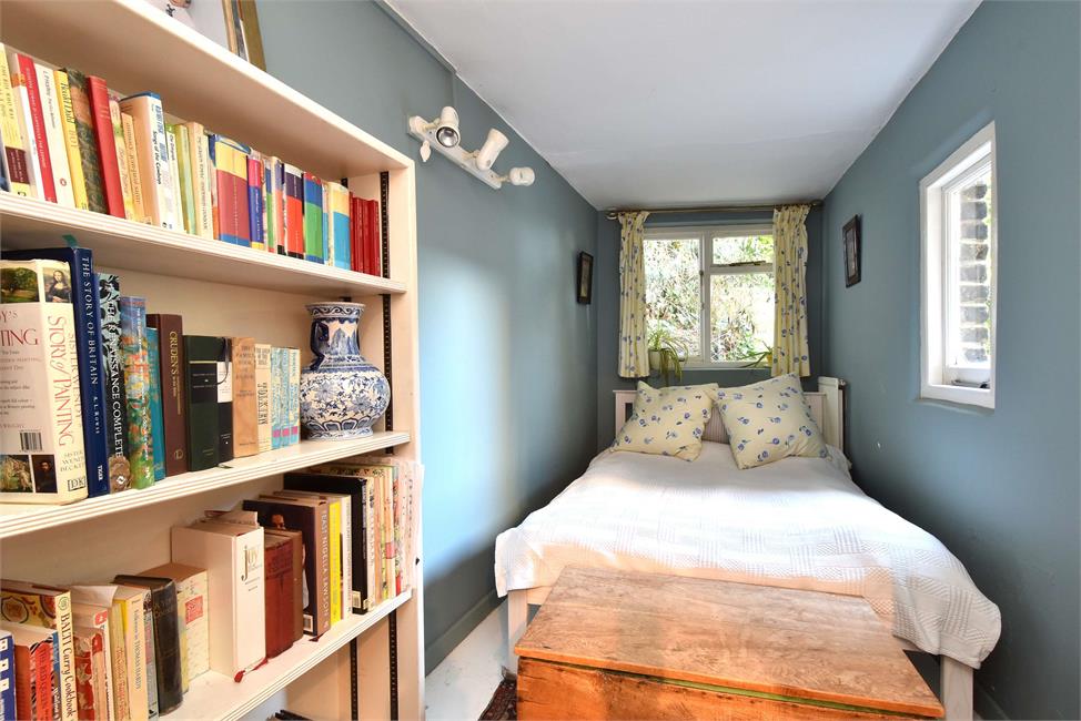 2 Bedroom Flat SE13 7PN Blackheath Rise Pickwick Estates