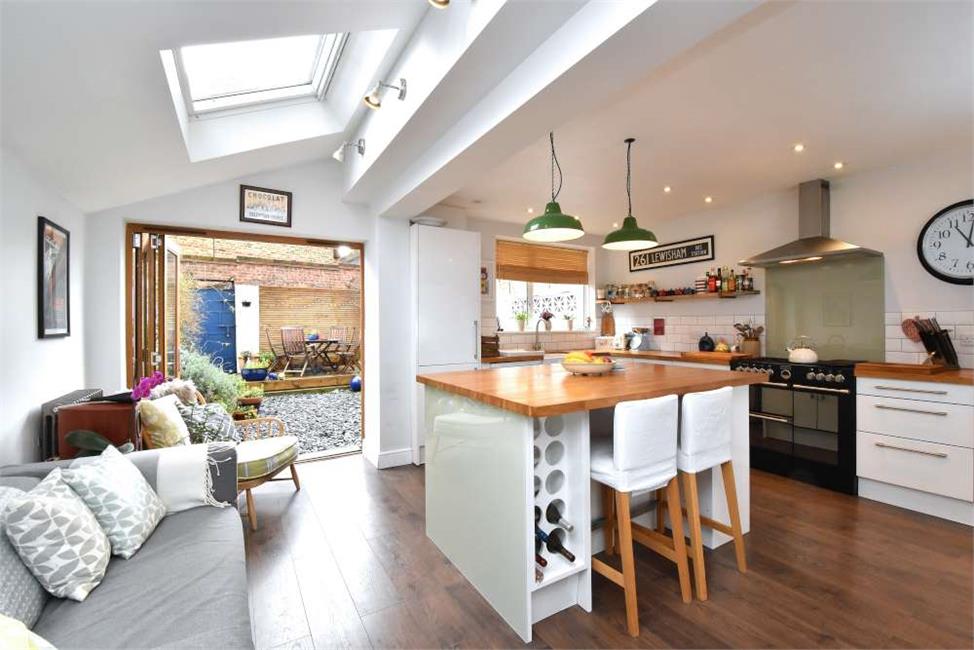 5 Bedroom House SE23 2TR Woolstone Road Pickwick Estates