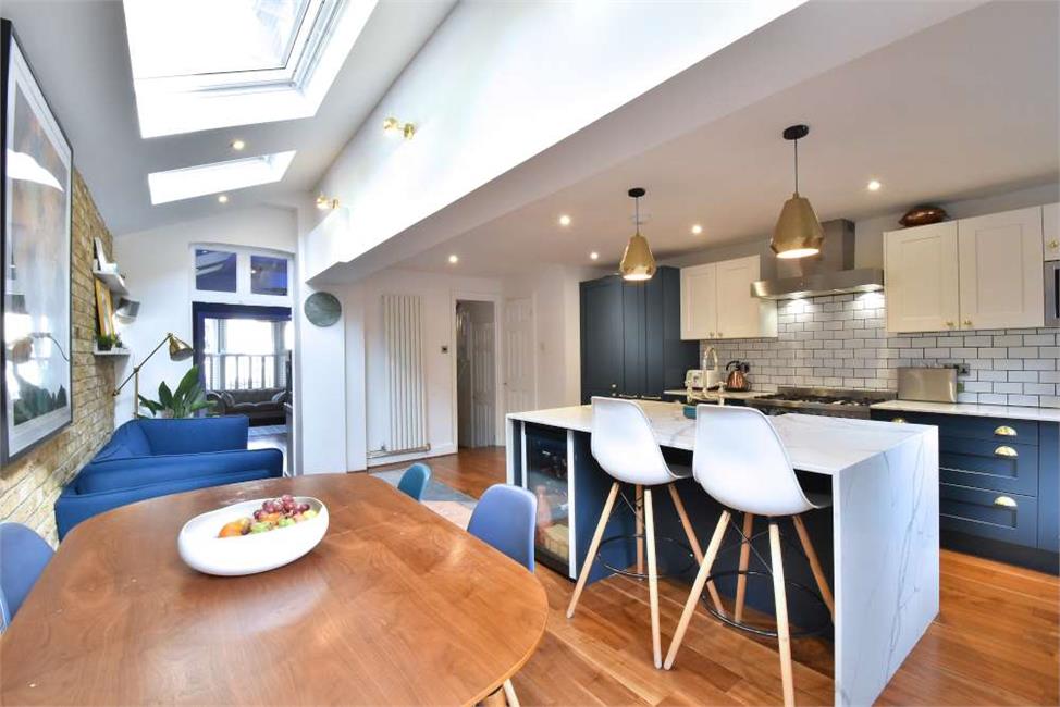 5 Bedroom House SE5 8NG Gairloch Road Pickwick Estates