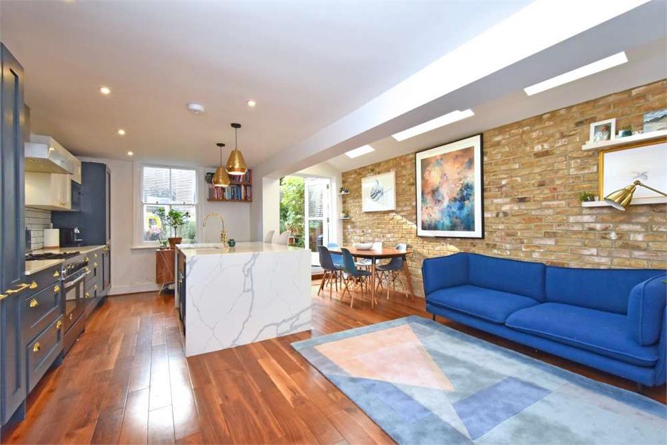 5 Bedroom House SE5 8NG Gairloch Road Pickwick Estates