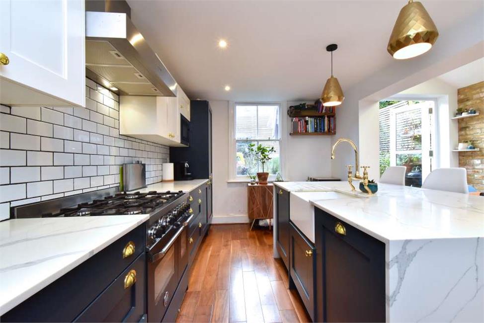 5 Bedroom House SE5 8NG Gairloch Road Pickwick Estates