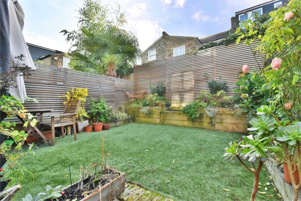 5 Bedroom House SE5 8NG Gairloch Road Pickwick Estates