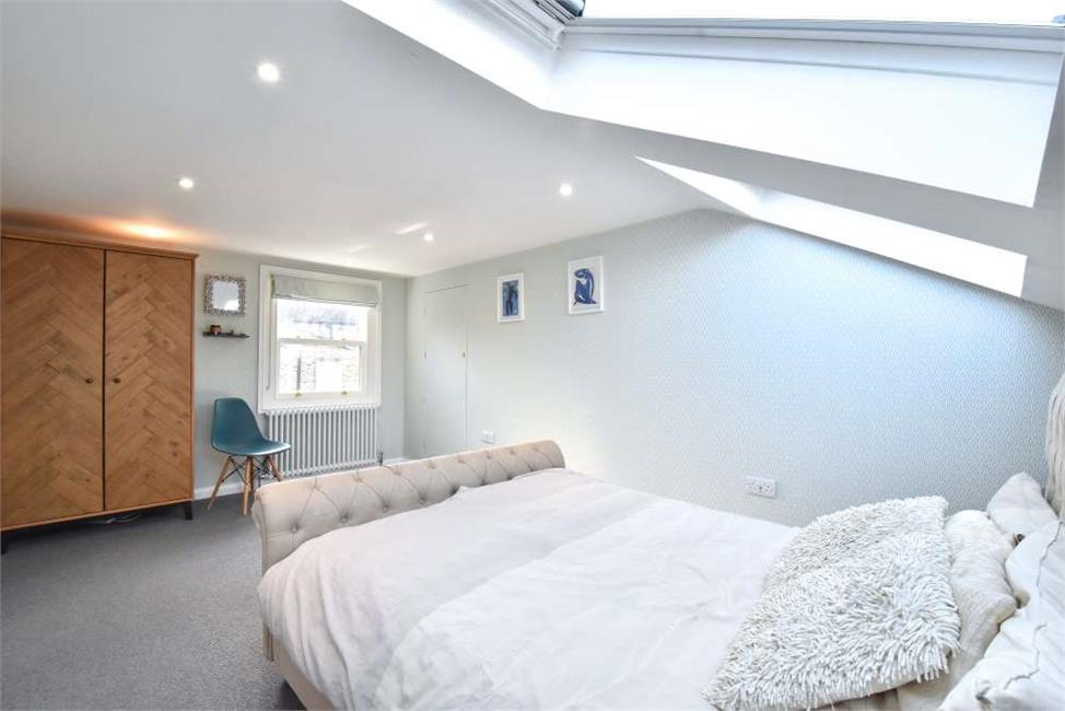 5 Bedroom House SE5 8NG Gairloch Road Pickwick Estates