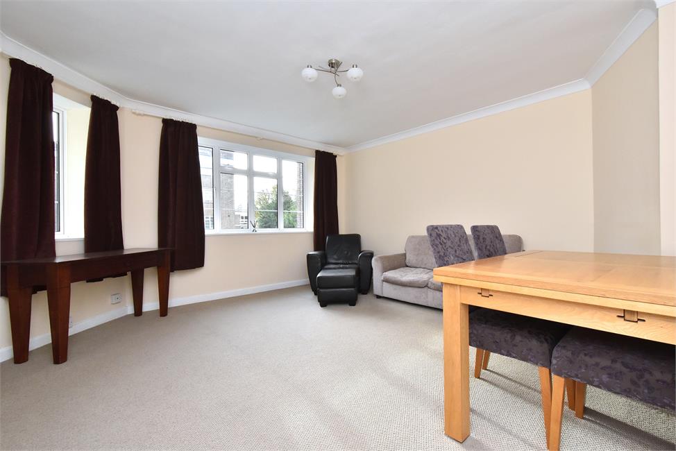 1 Bedroom Flat SE10 8AT Dartmouth Court Pickwick Estates