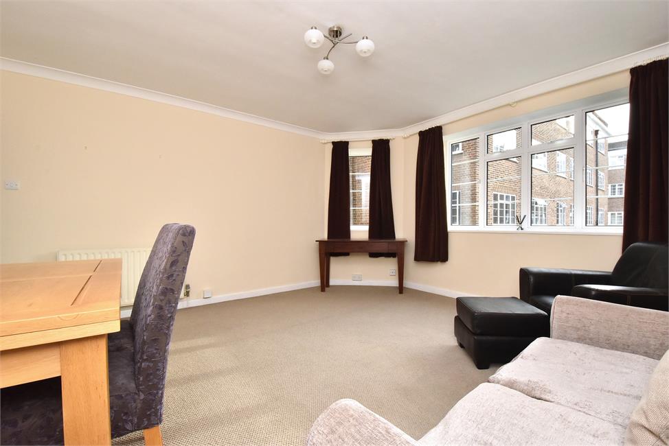 1 Bedroom Flat SE10 8AT Dartmouth Court Pickwick Estates