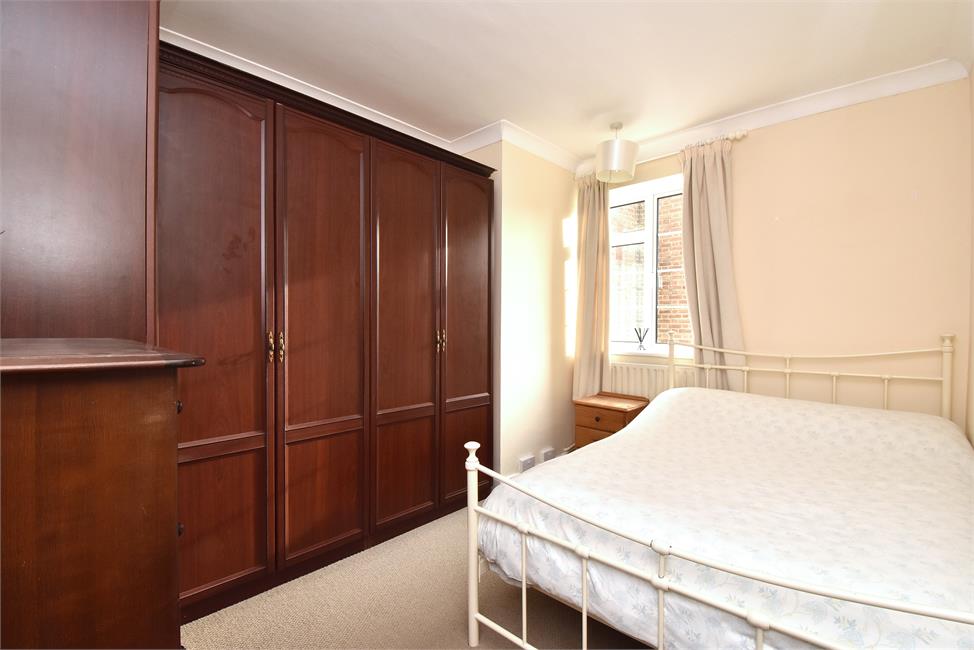 1 Bedroom Flat SE10 8AT Dartmouth Court Pickwick Estates