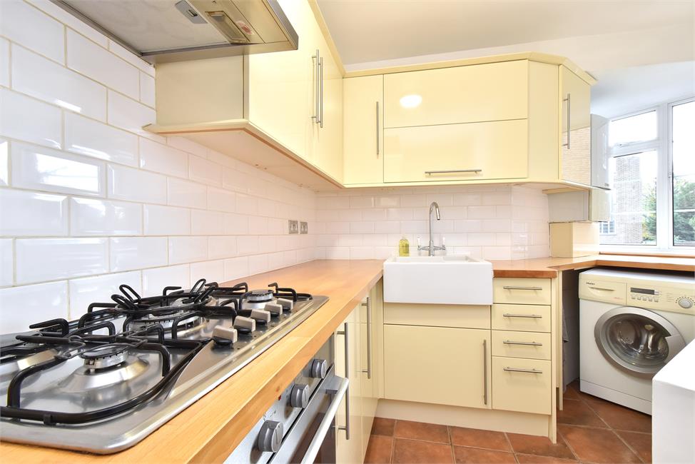 1 Bedroom Flat SE10 8AT Dartmouth Court Pickwick Estates