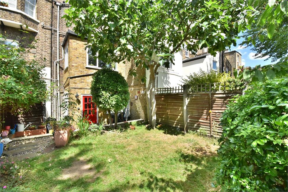 2 Bedroom Flat SE26 4EQ Sydenham Park Pickwick Estates