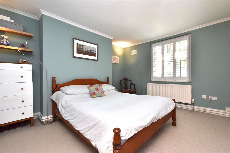 2 Bedroom Flat SE26 4EQ Sydenham Park Pickwick Estates