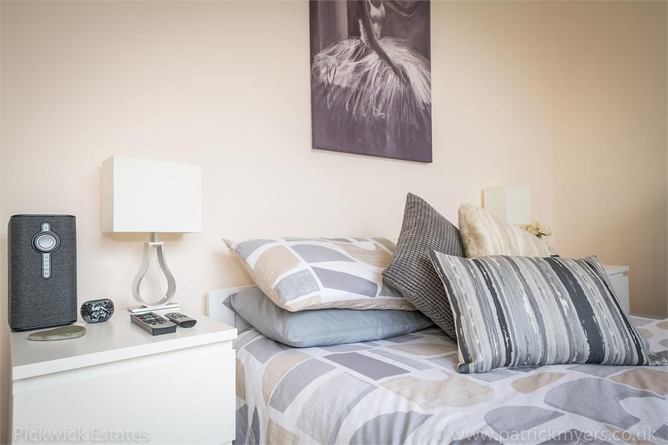 2 Bedroom Flat SE23 3SL Honor Oak Road Pickwick Estates