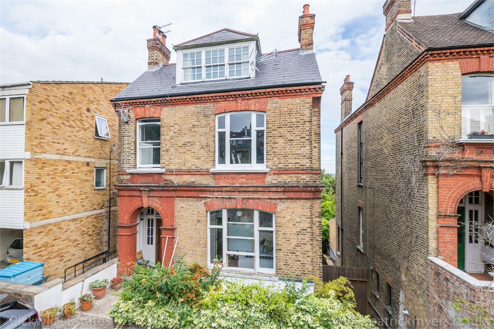 2 Bedroom Flat SE23 3SL Honor Oak Road Pickwick Estates