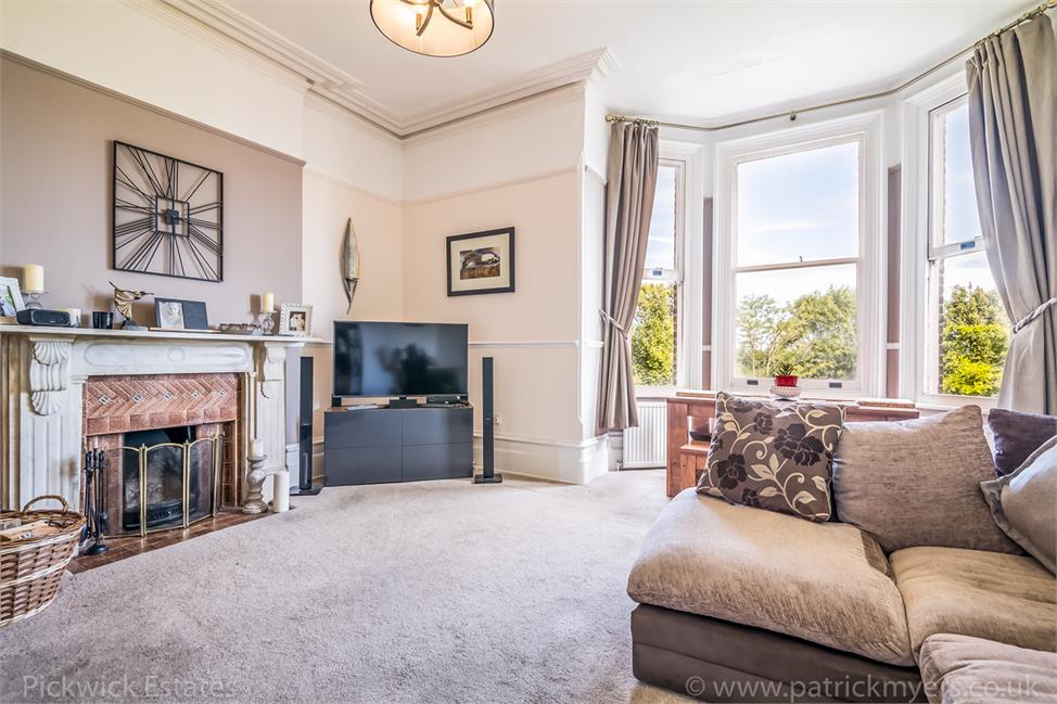 2 Bedroom Flat SE23 3SL Honor Oak Road Pickwick Estates