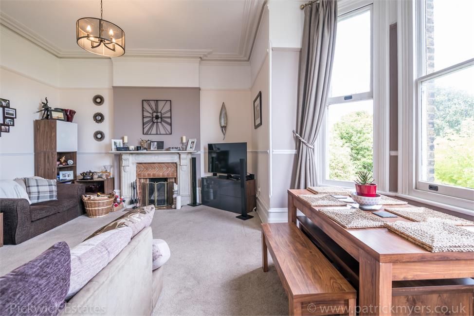 2 Bedroom Flat SE23 3SL Honor Oak Road Pickwick Estates