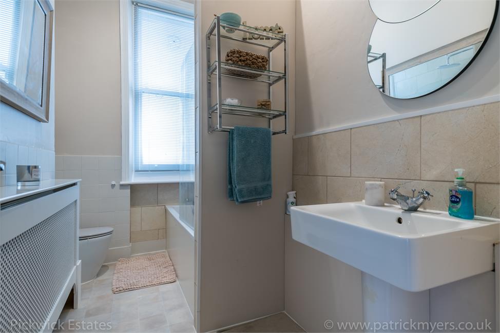 2 Bedroom Flat SE23 3SL Honor Oak Road Pickwick Estates