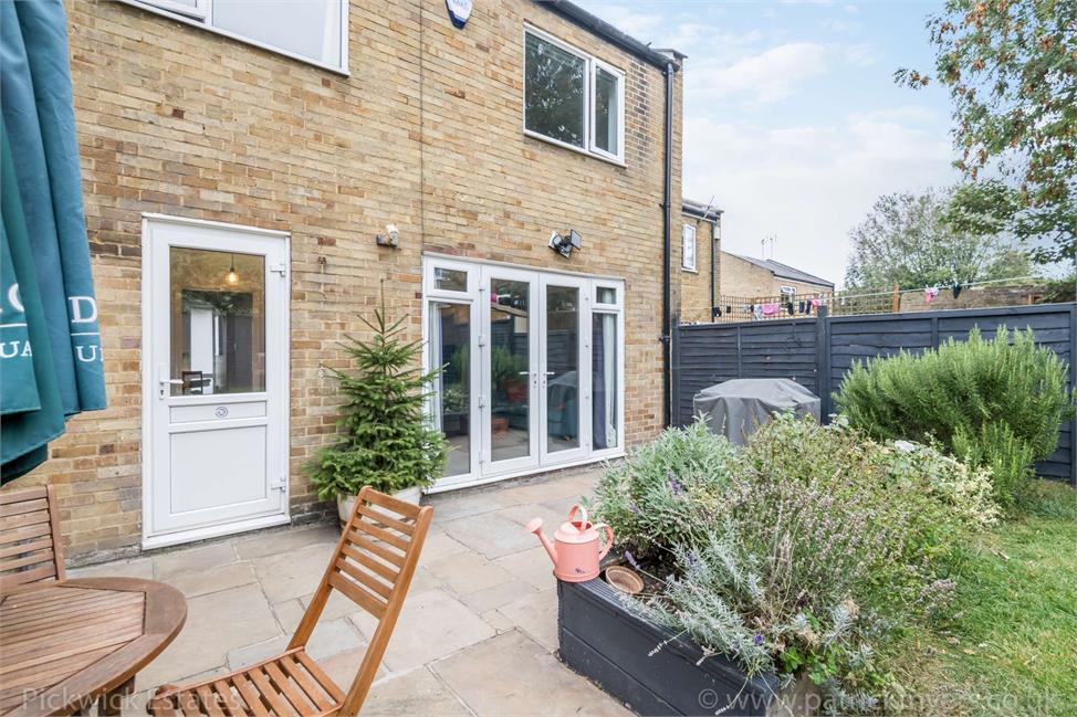 3 Bedroom House SE4 1HZ Foxborough Gardens Pickwick Estates