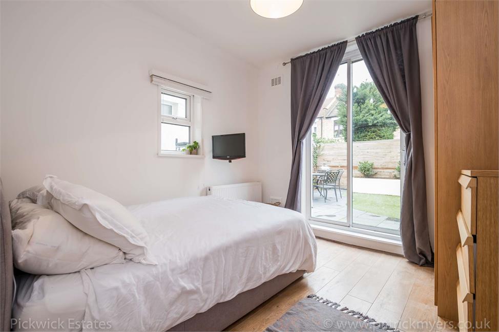 2 Bedroom Flat SE23 1DY Honor Oak Park Pickwick Estates